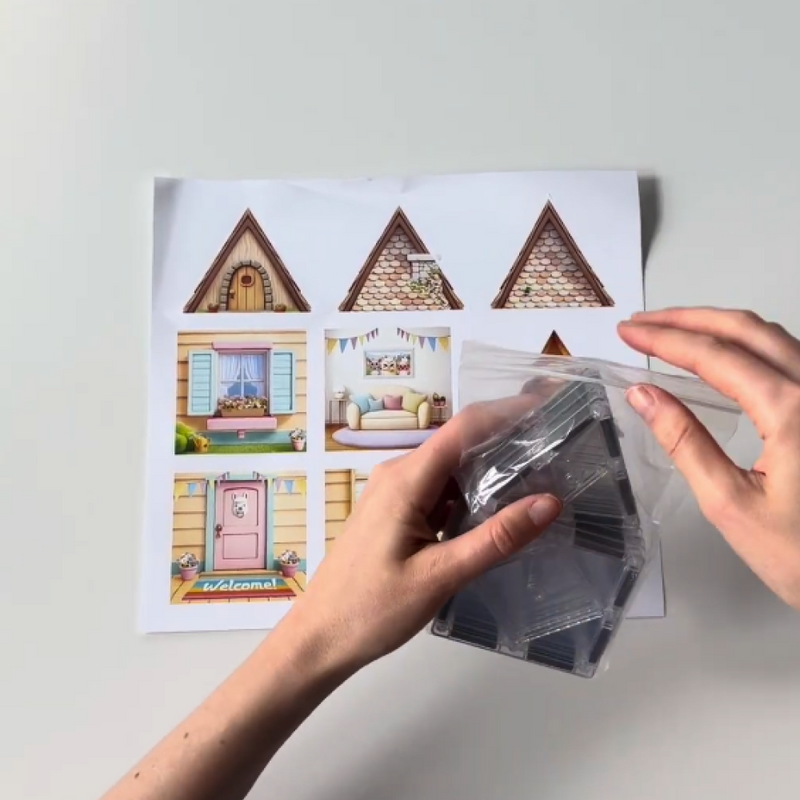 Build! Snap together your magnetic Squishy home.